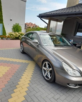 Mercedes-Benz CLS cena 40000 przebieg: 290000, rok produkcji 2006 z Łazy małe 22